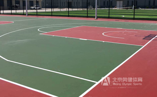 塑膠籃球場的所有線寬均為5厘米