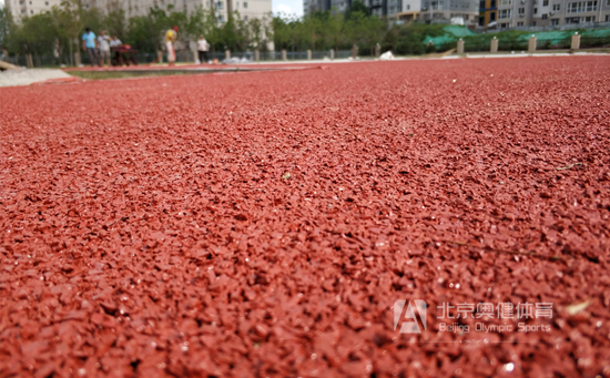 透氣型塑膠跑道施工工藝說(shuō)明