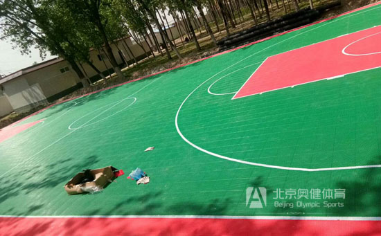籃球場(chǎng)懸浮地板產(chǎn)品質(zhì)量永遠(yuǎn)與產(chǎn)品價(jià)格是成正比的，