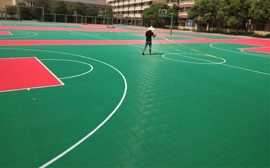學(xué)校懸浮式拼裝地板籃球場廠家價格